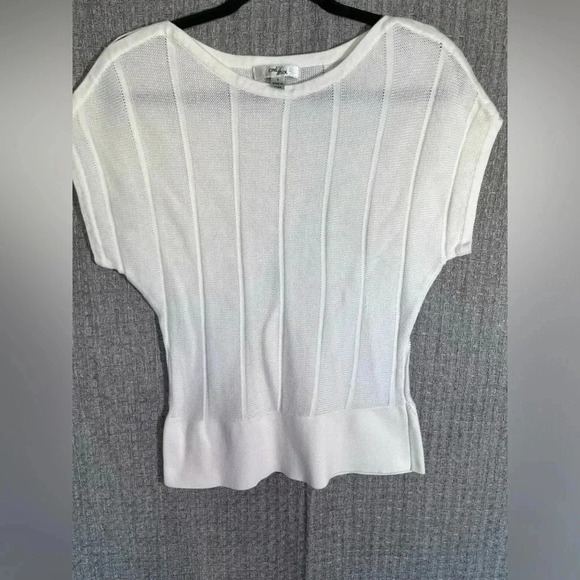 One 7 Six Women’s size small short sleeve knit blouse - Picture 1 of 6